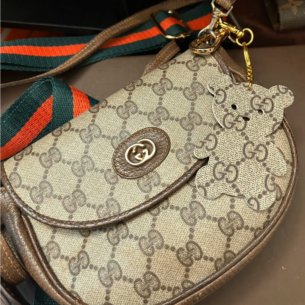 Vintage Gucci Crossbody in EUC - Picture 2 of 14